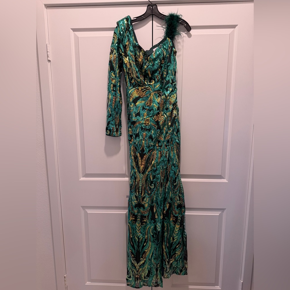 Asymmetrical Emerald Green Feather-Trim Maxi Dress faeriesty
